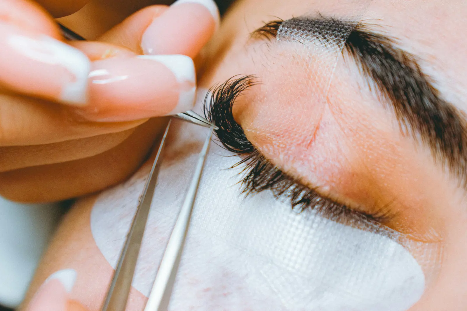 Lash lifts service image