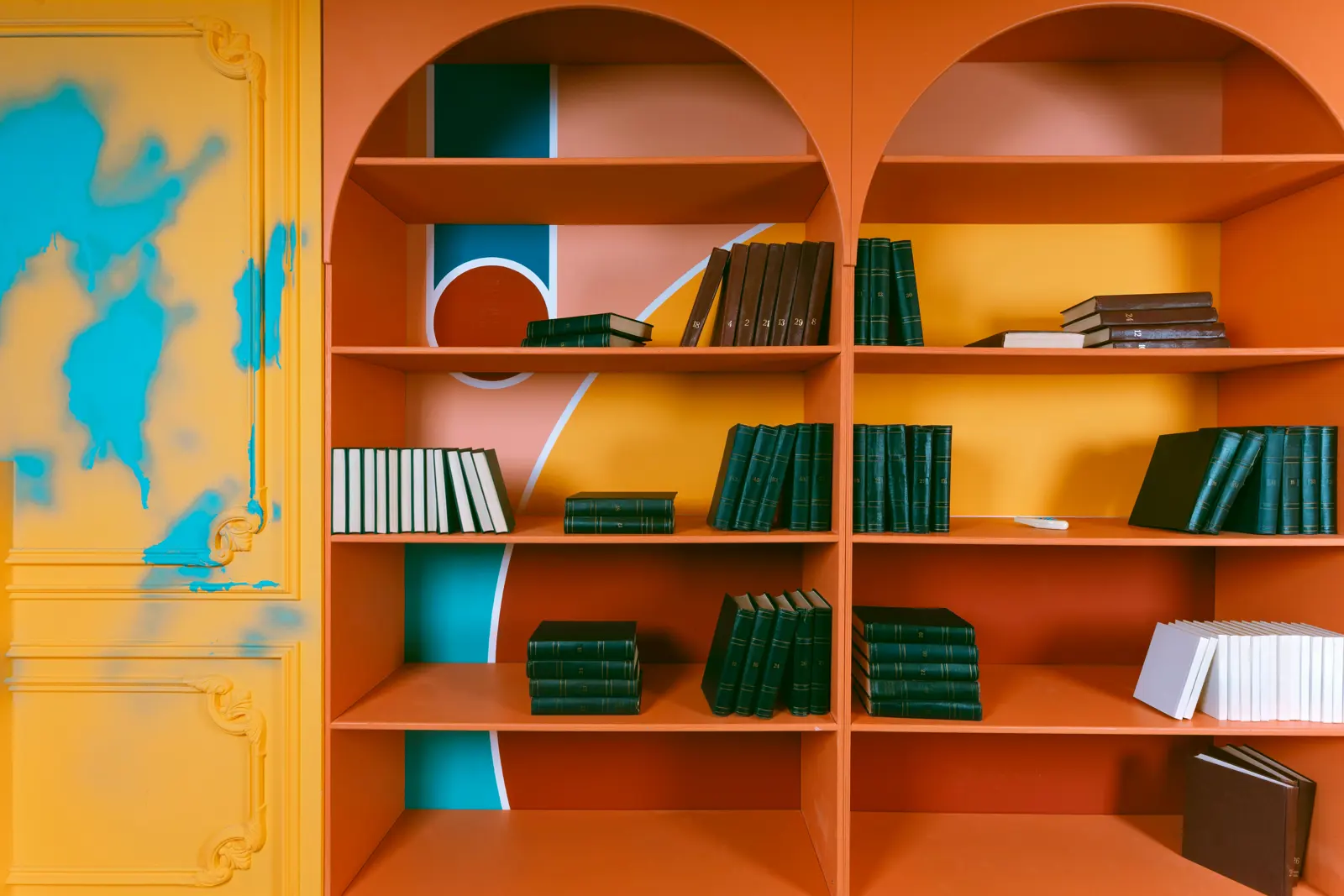 Bespoke shelving service image