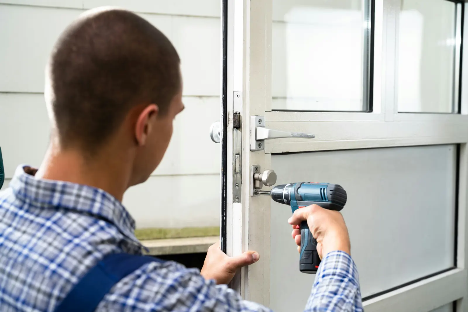 Door hanging service image