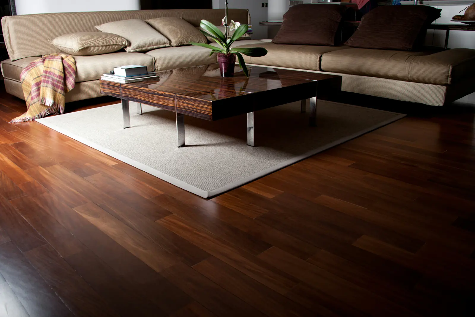 Solid hardwood flooring service image