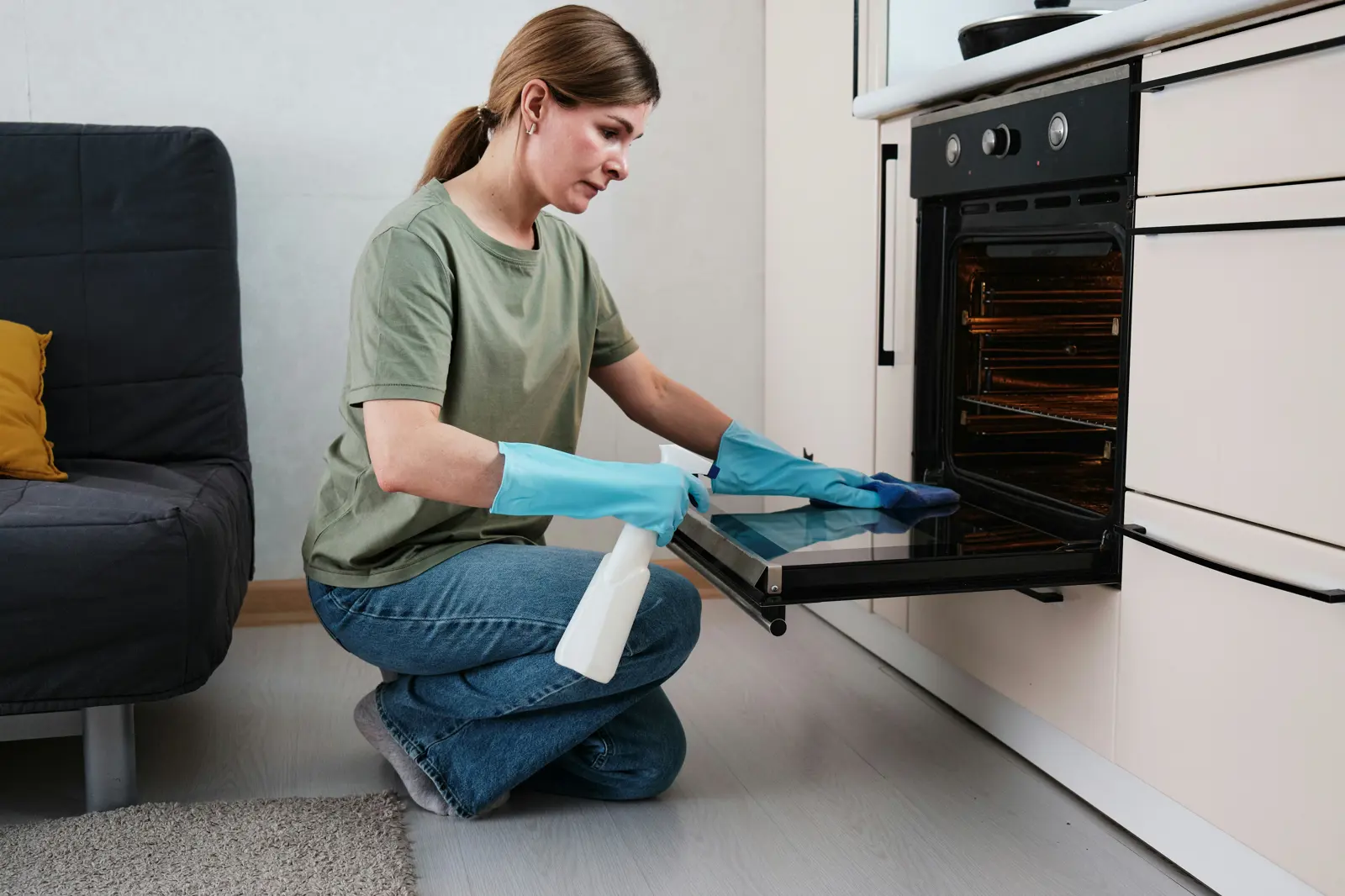 Oven and BBQ cleaning service image