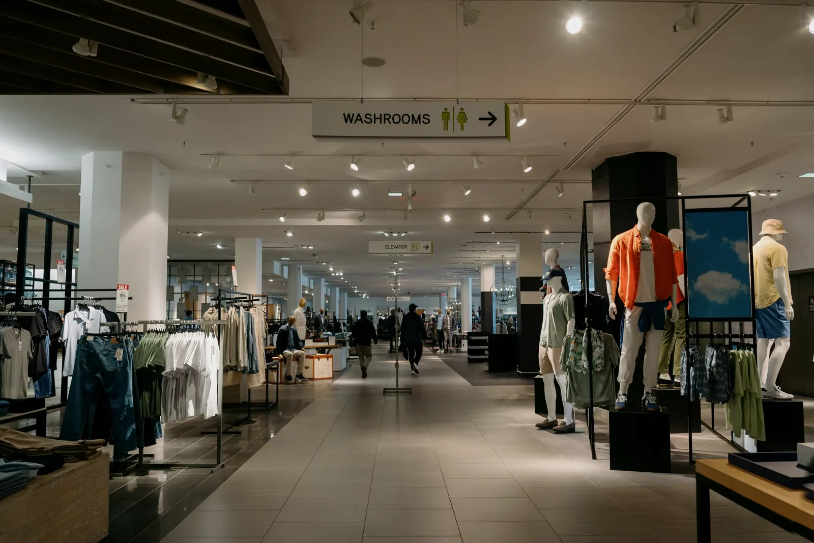Retail store cleaning service image