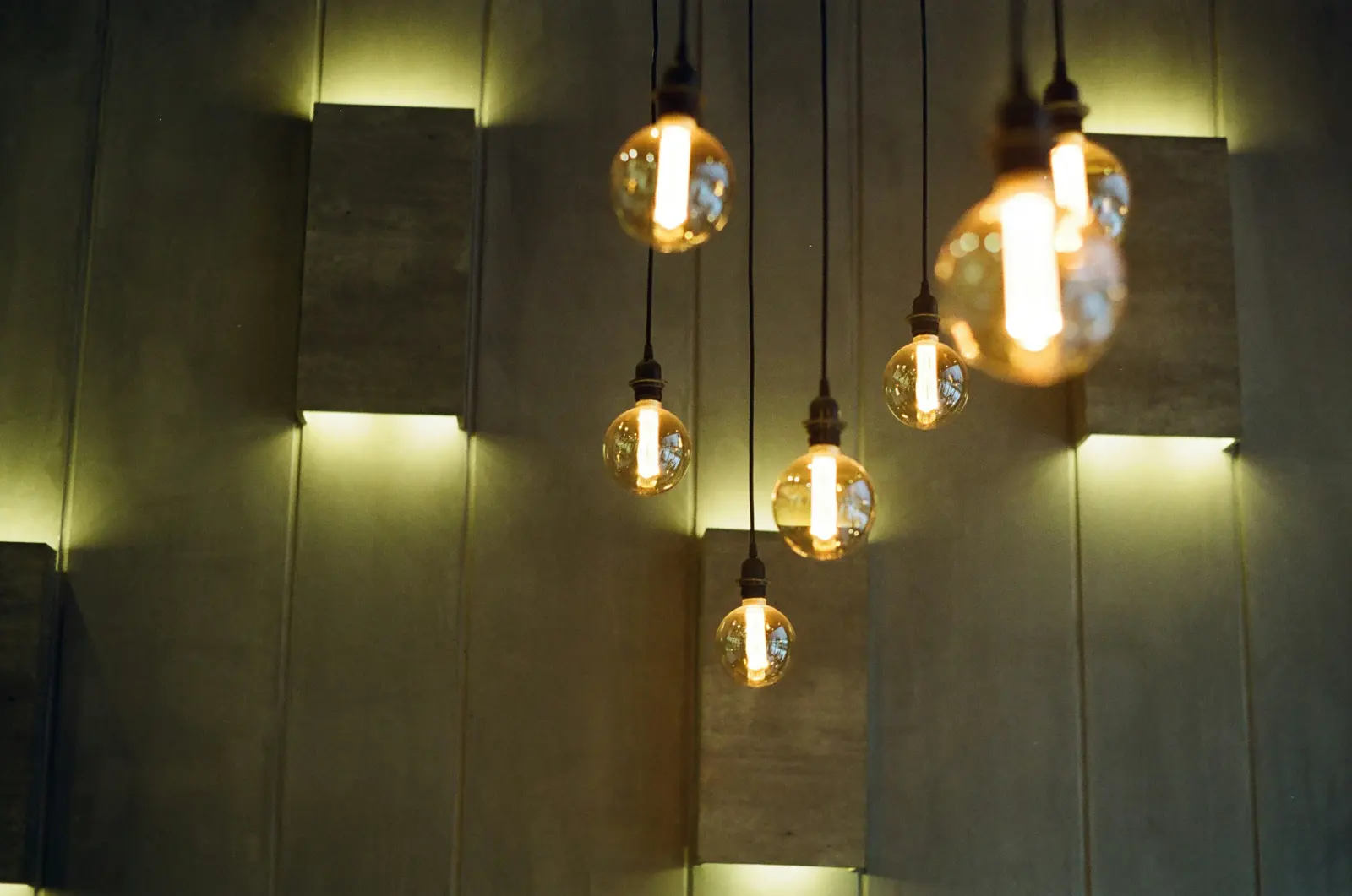 Lighting installation service image