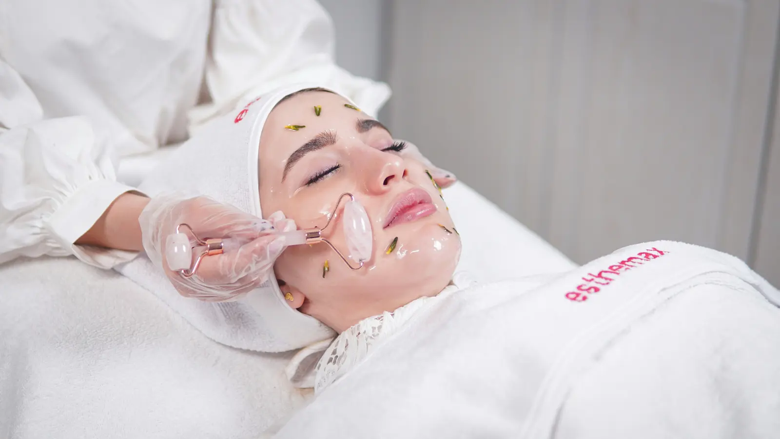 Manual extractions service image