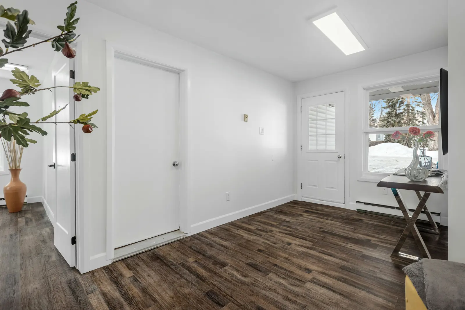 Glue-down LVT service image