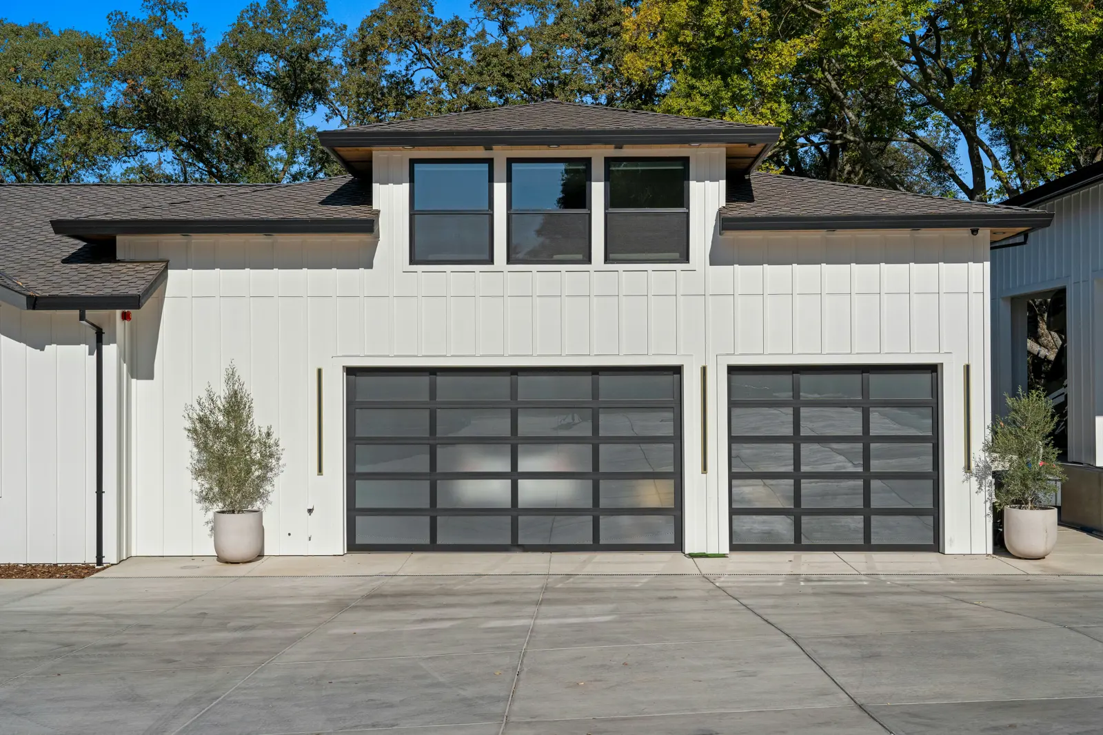 Garage building service image