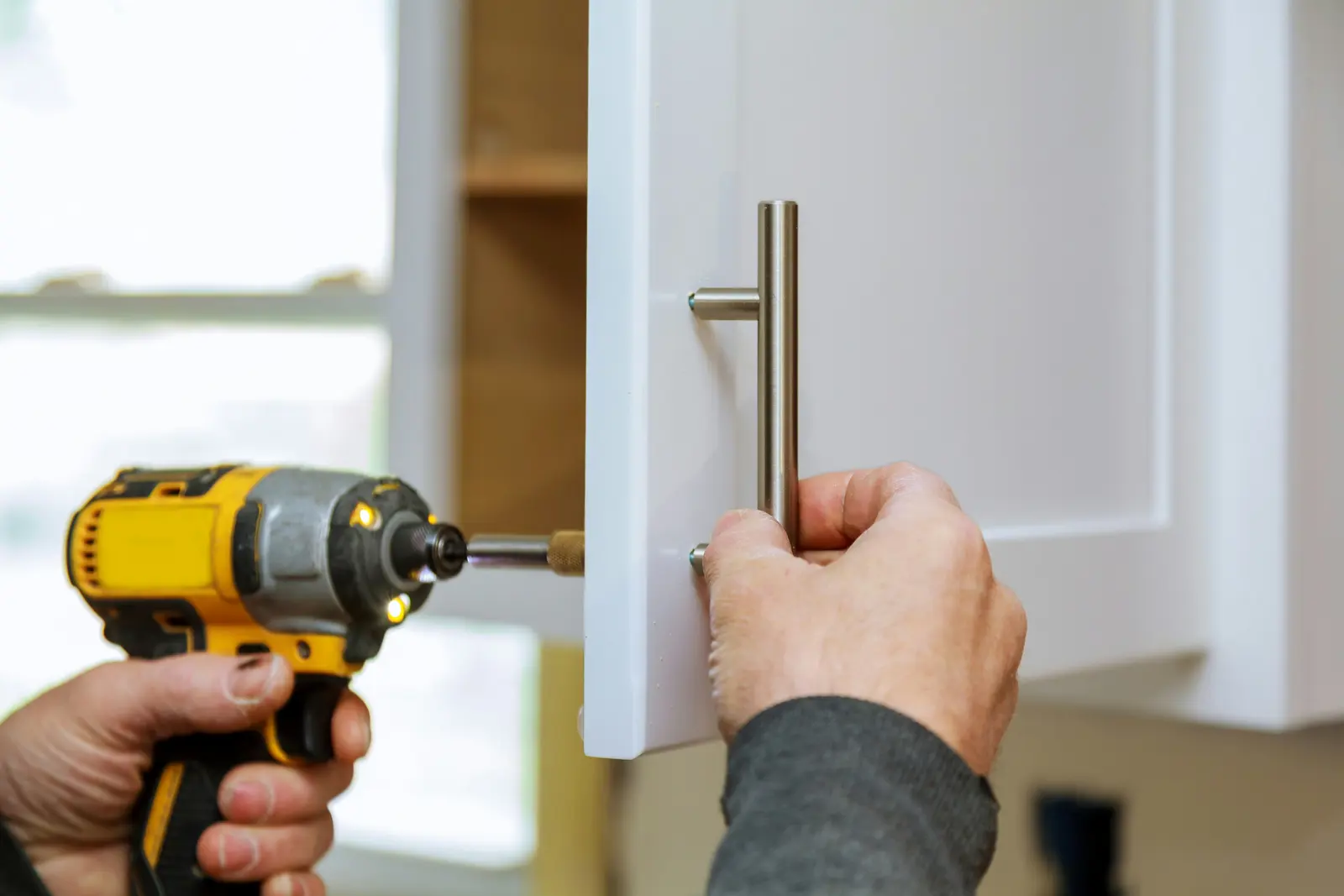 Handle installation service image