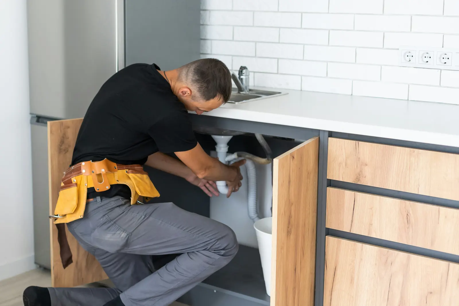 Sink and tap plumbing service image