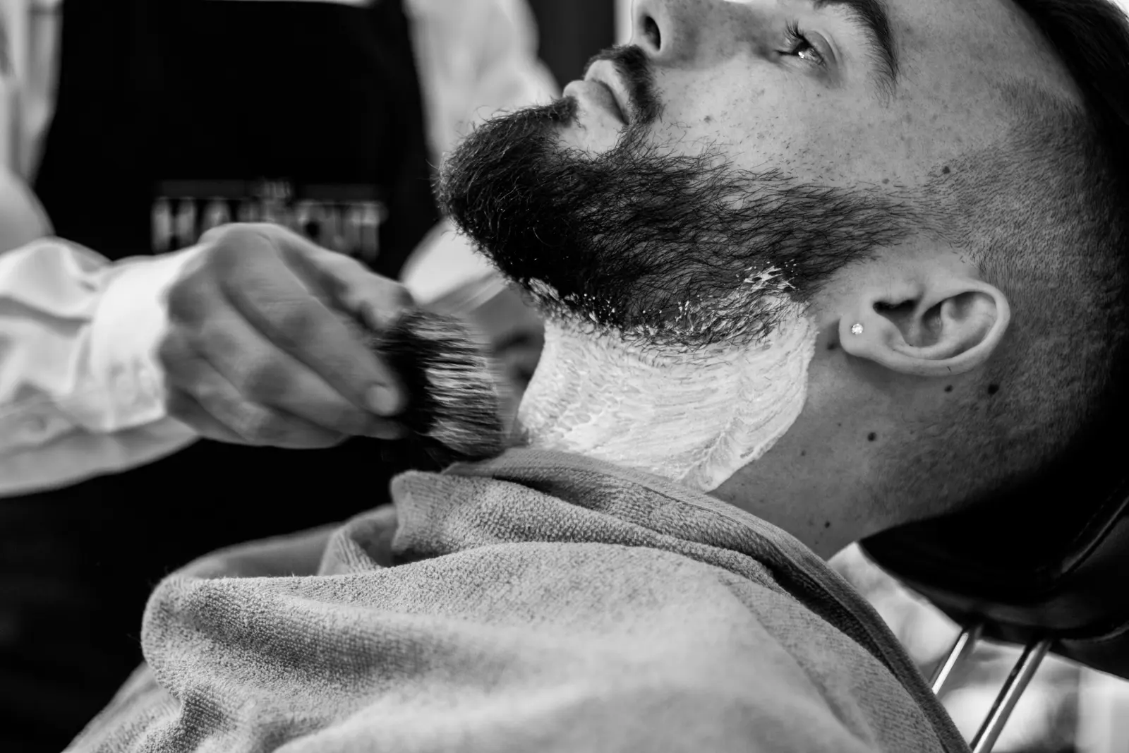 Beard Trimming and Shaping service image