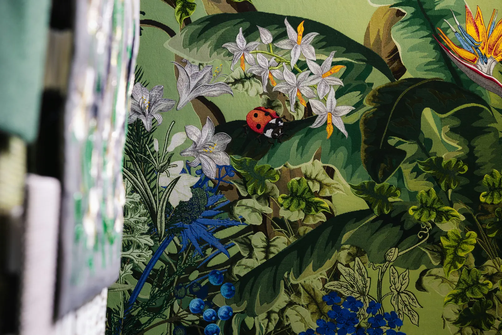 Standard wallpaper hanging service image