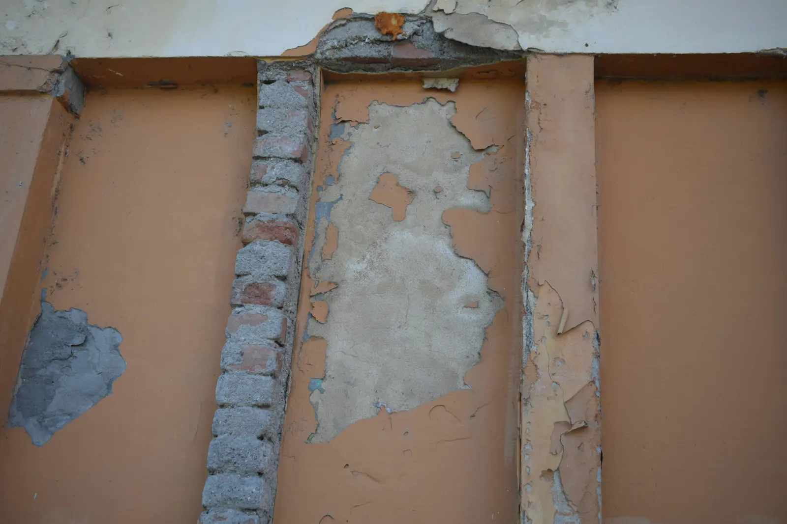 Lath and plaster repair service image