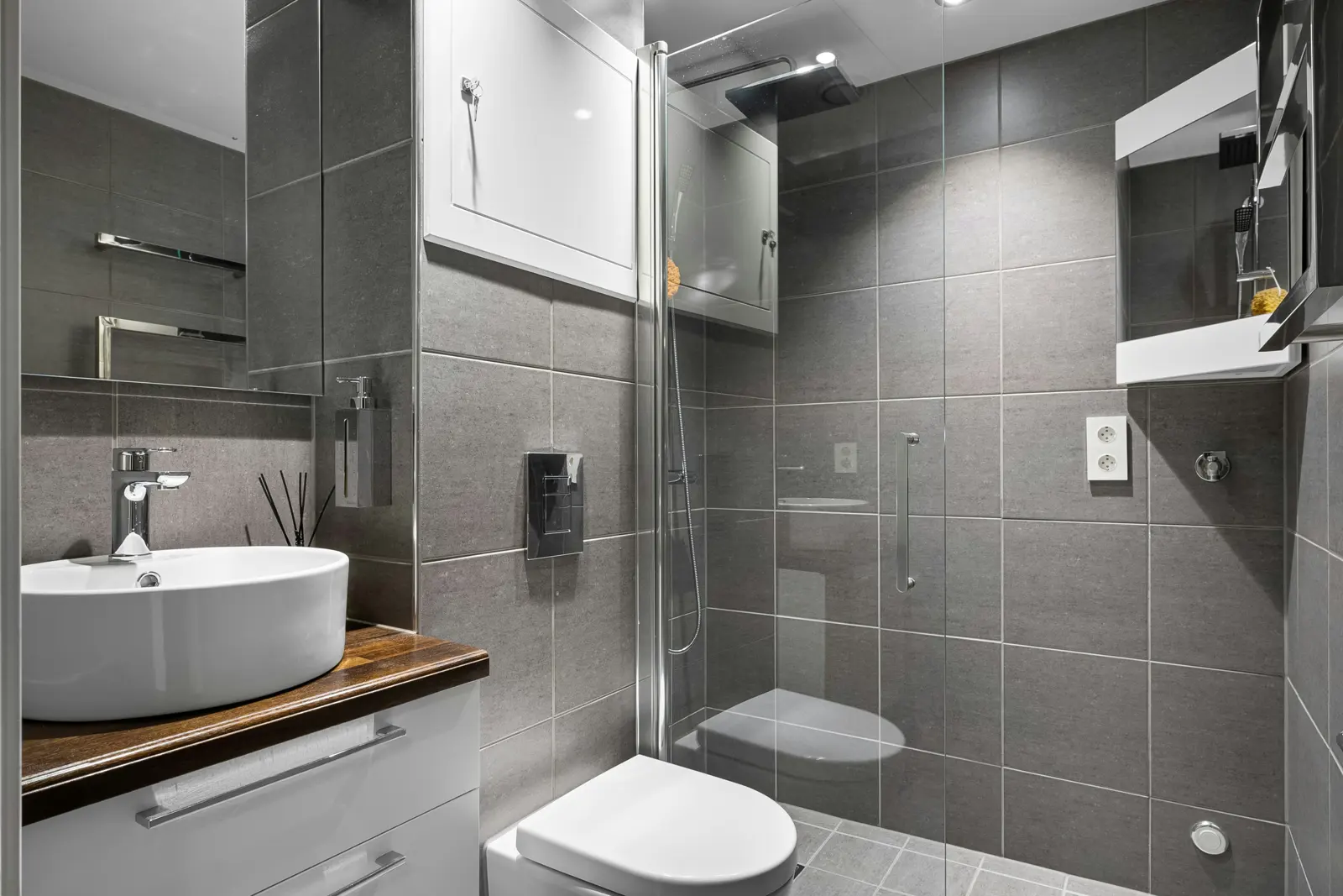 Bathroom installations service image