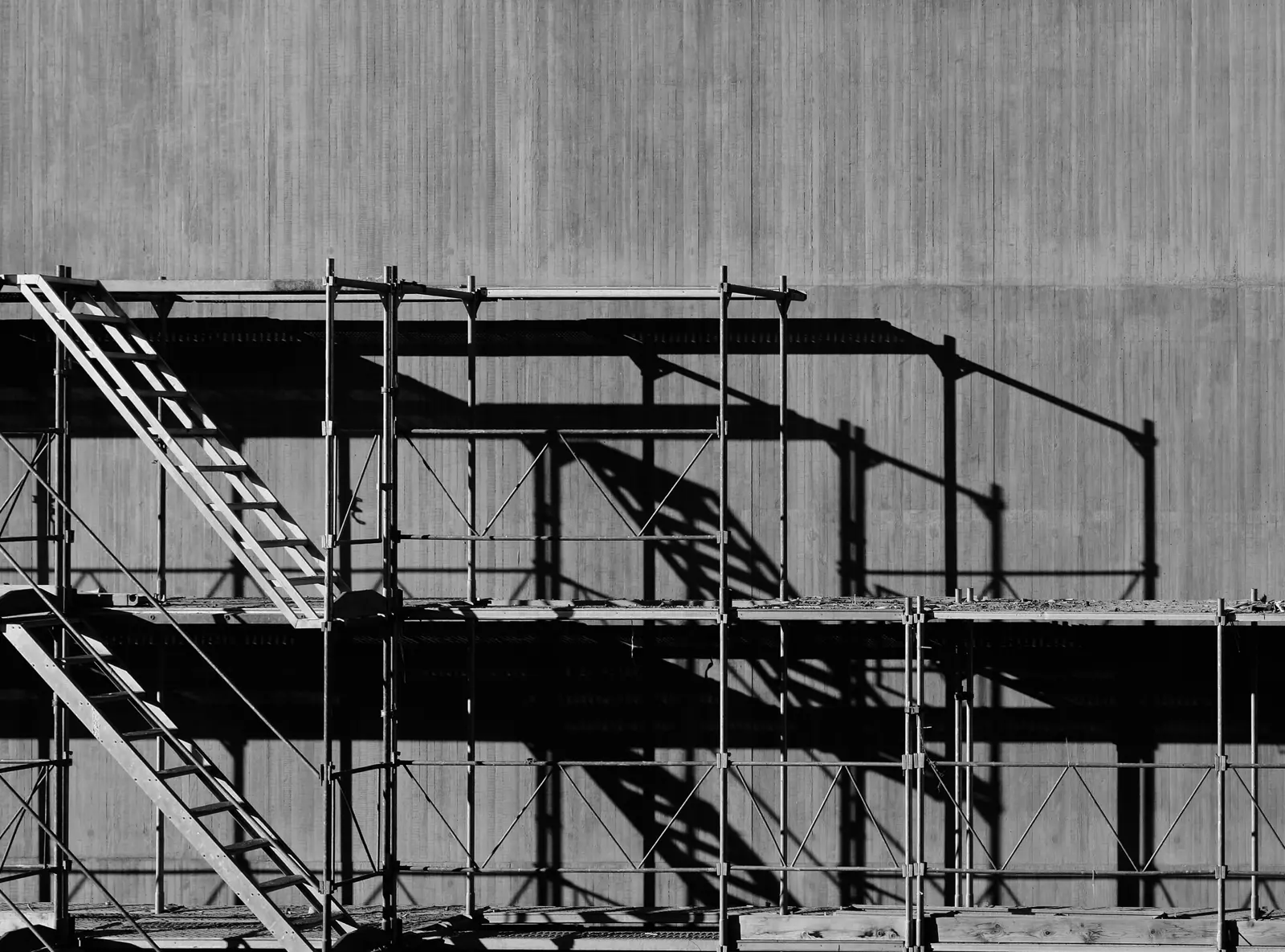 Cantilever scaffolding service image