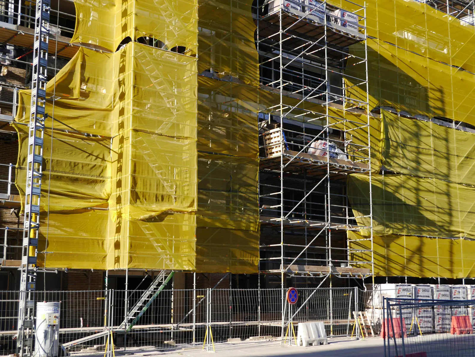 Debris netting service image
